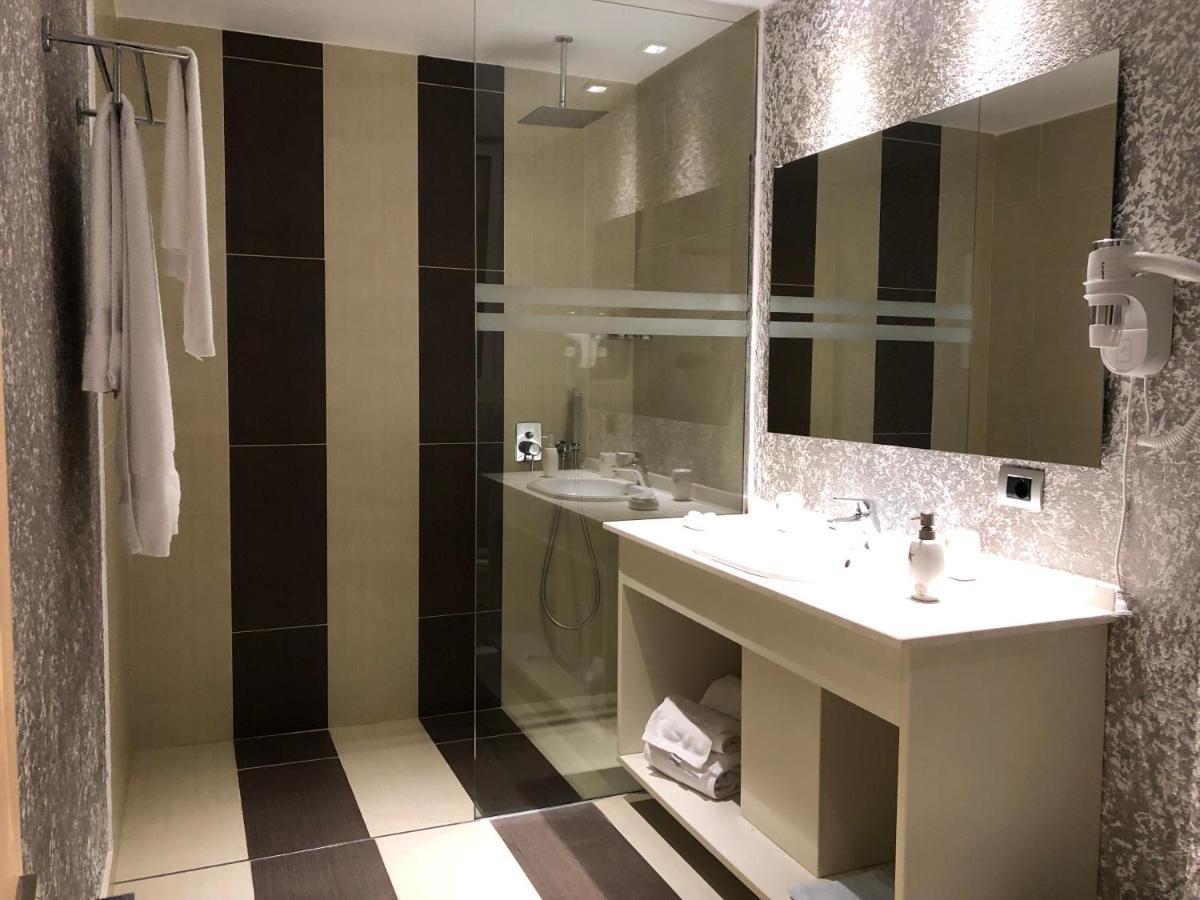 Nemesis Hotel Sarande Exterior photo