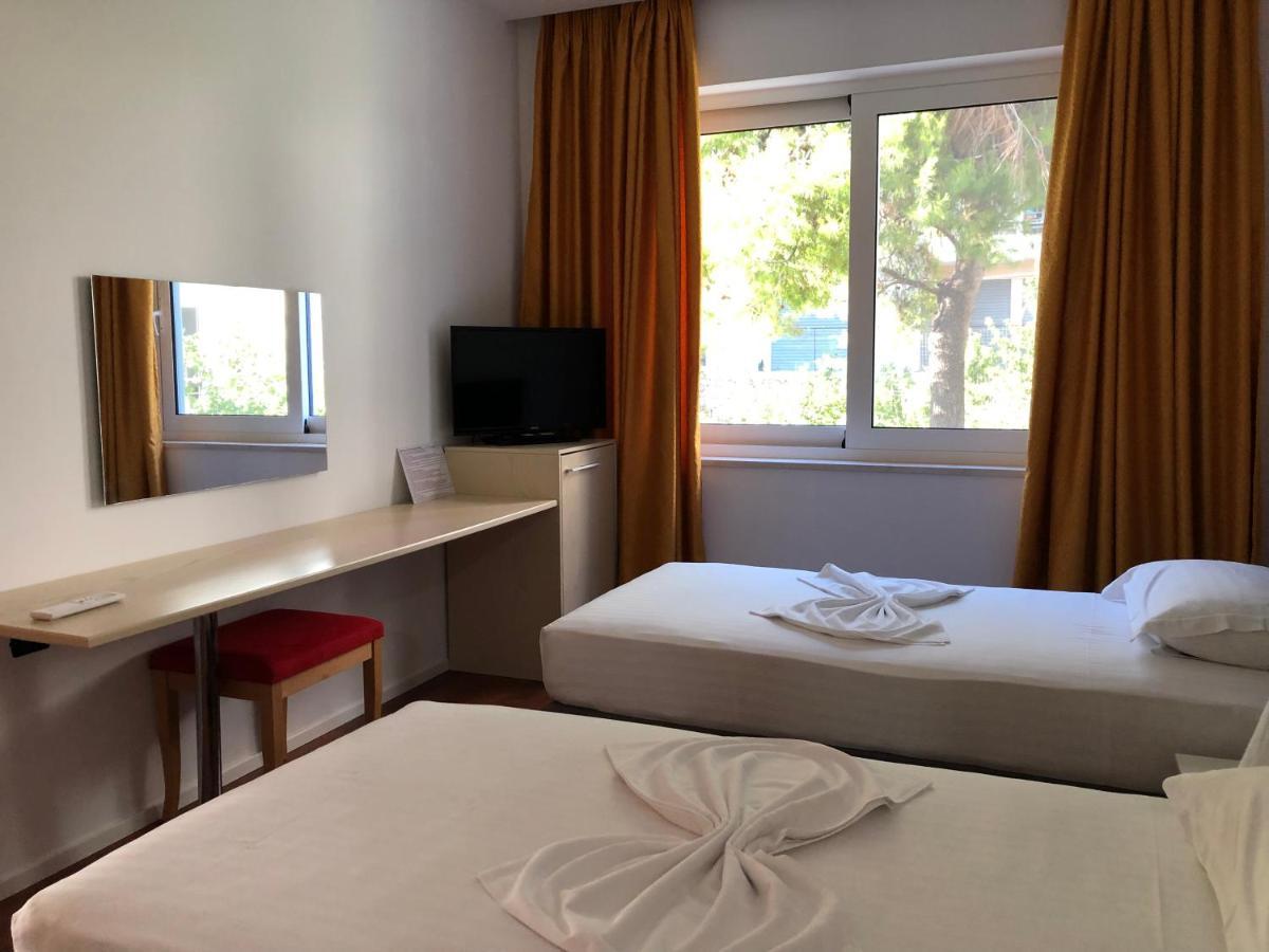 Nemesis Hotel Sarande Exterior photo